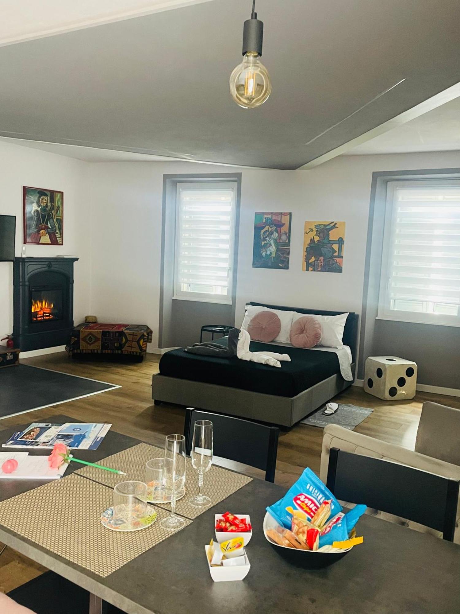 Apartamento Arona Picasso'S House Modern Art Exterior foto